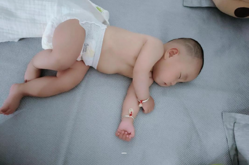 阳江宝宝脚心出汗怎么回事
